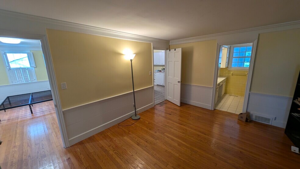 Building Photo - 608 S Pleasant St