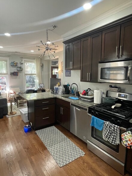 Building Photo - 1025 N Wood St