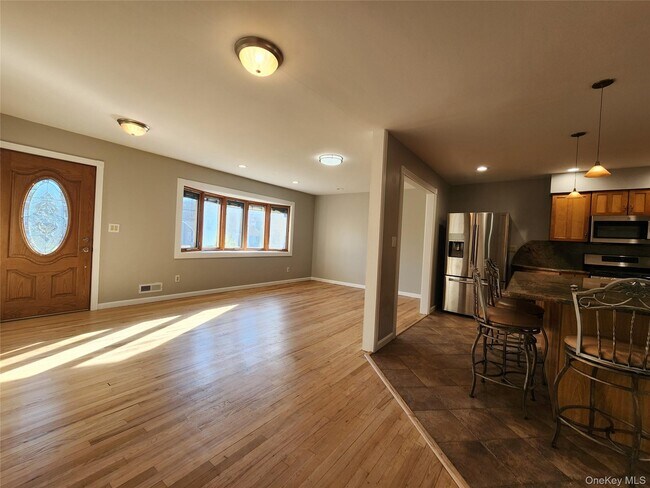 Building Photo - 373 Ehrhardt Rd