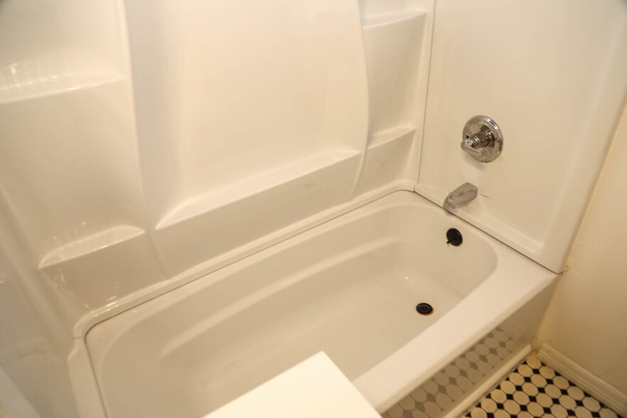 Building Photo - 1831 Bennett St