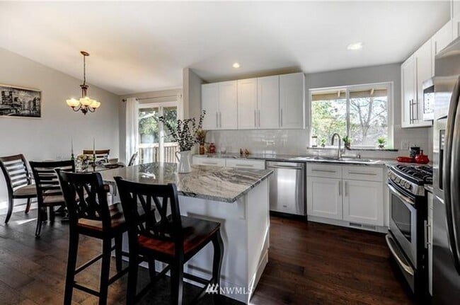 Building Photo - Edmonds Rental Home – Updated 3 Bedroom in...