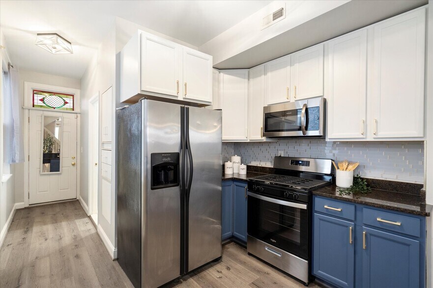 Building Photo - 57 E Heath St