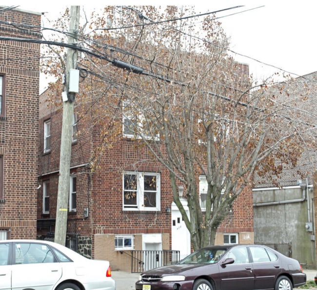 Building Photo - 408 Anderson Ave