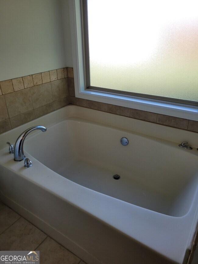 Building Photo - 175 Spinner Dr