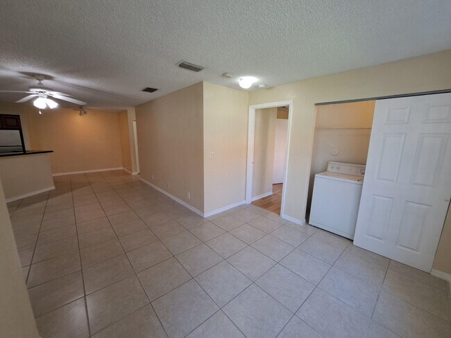 Building Photo - 3470 Pinewalk Dr N
