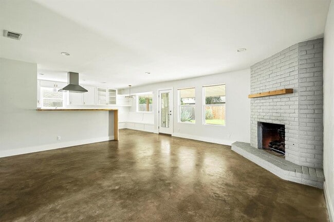 Building Photo - 2513 Broken Oak Dr