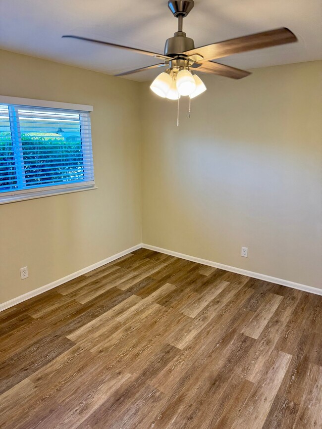 Building Photo - 2229 Canyon Dr