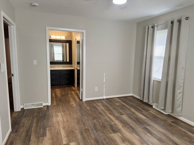 Building Photo - 4527 Terrace View Rd