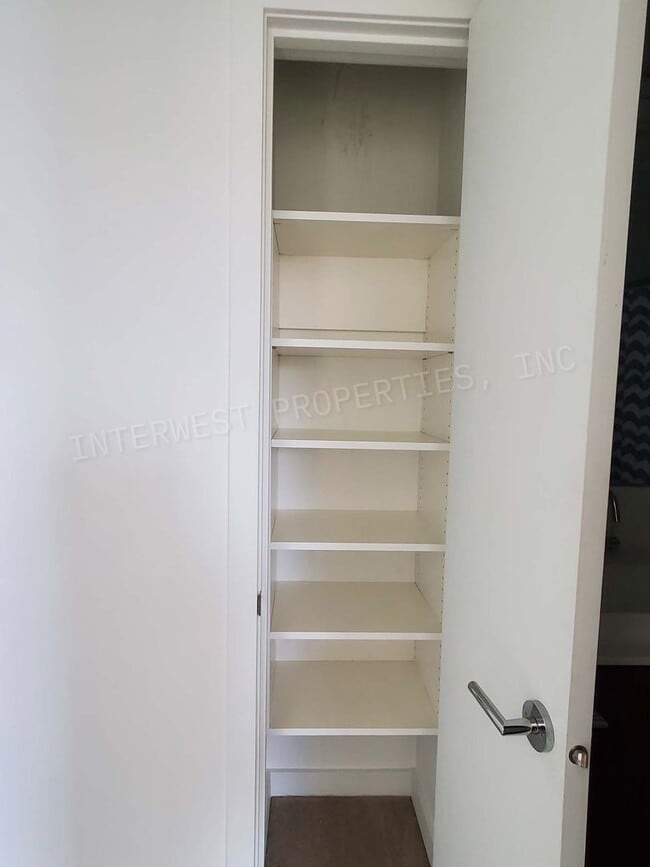 Building Photo - PERE02--*