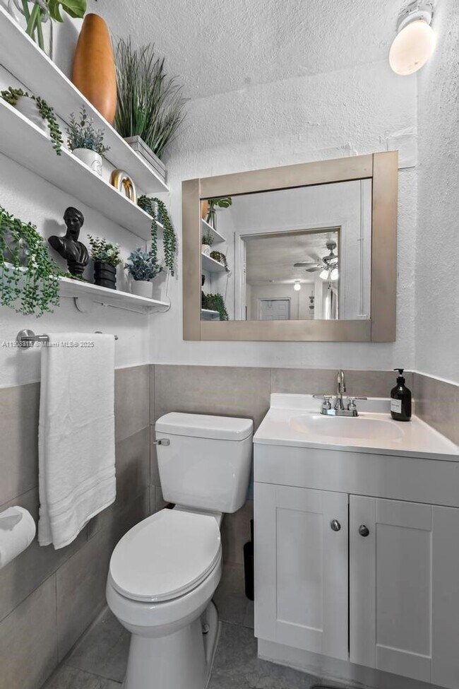 Building Photo - 12101 Everglades St