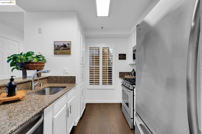 Building Photo - 180 Caldecott Ln