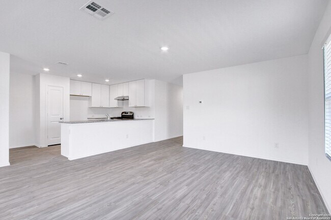 Building Photo - 15115 Greenfield Ml