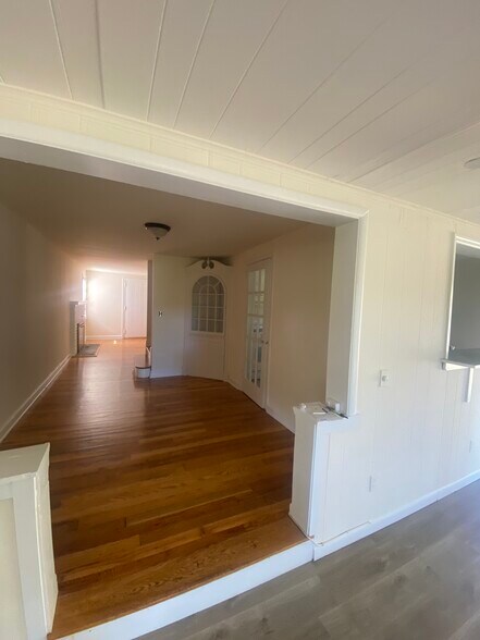 Building Photo - 621 Greenbrook Rd