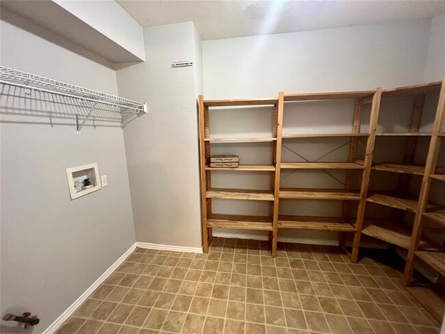 Building Photo - 1466 David Curry Dr