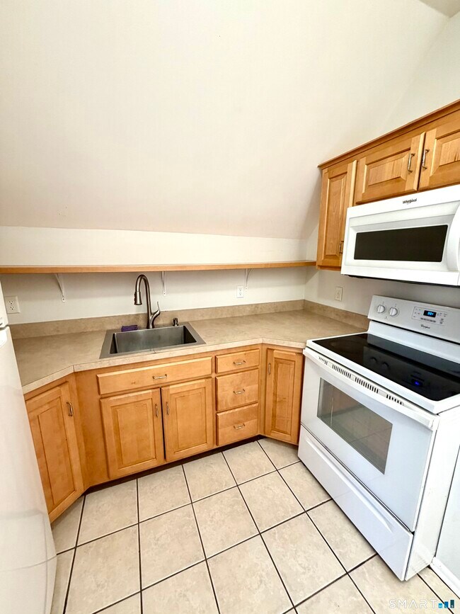 Building Photo - 410 Davidson St