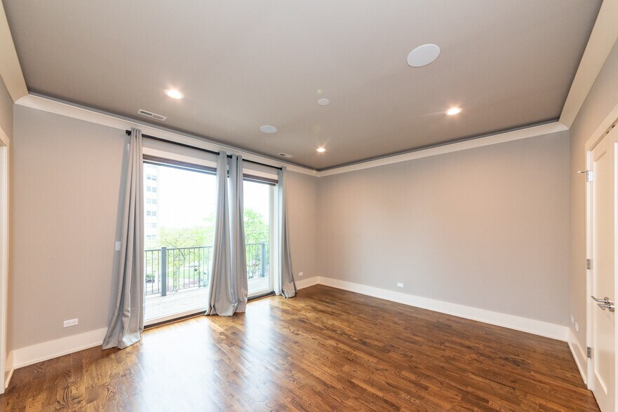 Building Photo - 4021 S Ellis Ave