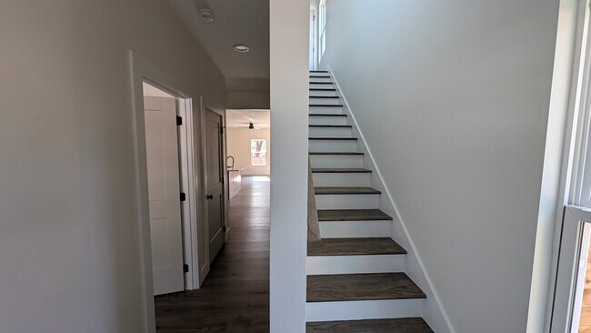 Building Photo - 2544 Selma Ave