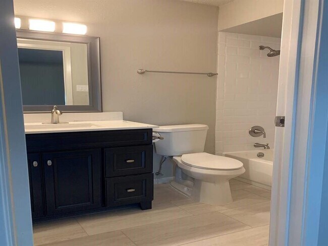 Building Photo - 500 Tiki Dr