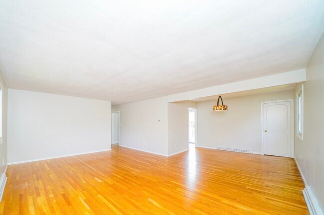 Building Photo - 1274 Beacon St