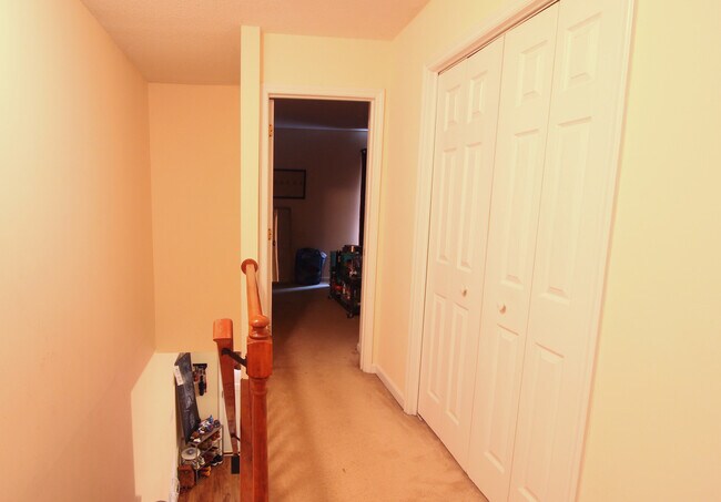 Building Photo - Super Peaceful 2 Bedroom / 2 Bathroom Town...