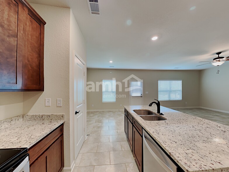 Building Photo - 161 Al Jennah Blvd