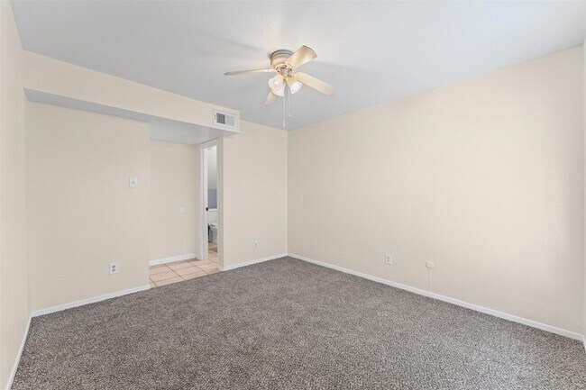 Building Photo - 1076 Willow Oaks Cir
