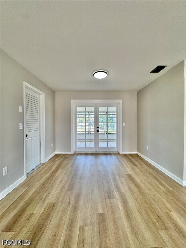 Building Photo - 7346 Captiva Blvd