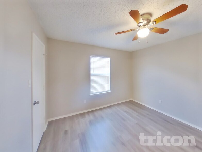 Building Photo - 327 Moss Hill Dr