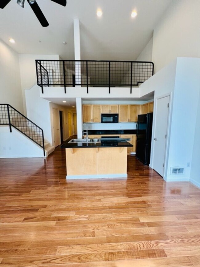 Building Photo - Belltown Loft Condo