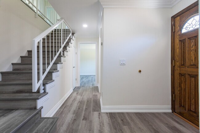 Building Photo - 6427 Dunlo Pl