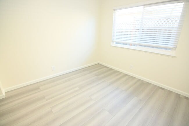 Building Photo - Beautiful 4-Bedroom, 2-bath, fully remodeled home in a prime location. Won’t Last Long!