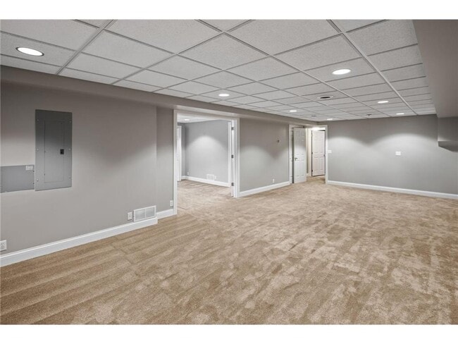 Building Photo - 517 River St