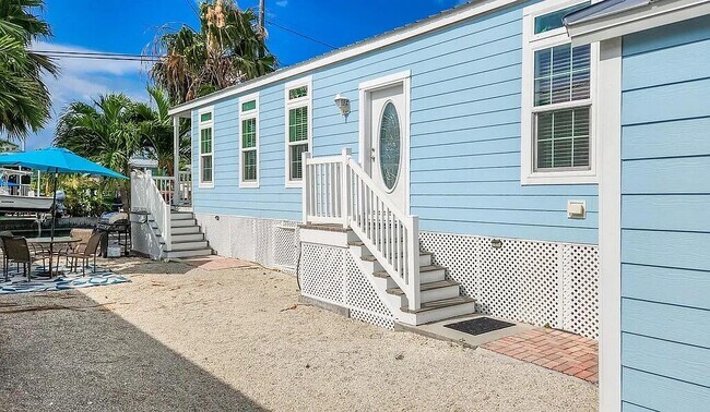 Building Photo - 5031 5th Ave