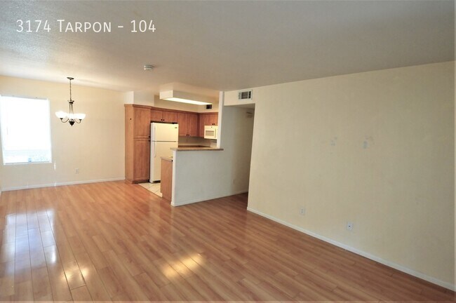 Building Photo - Beautiful 3 Bedroom Condo.