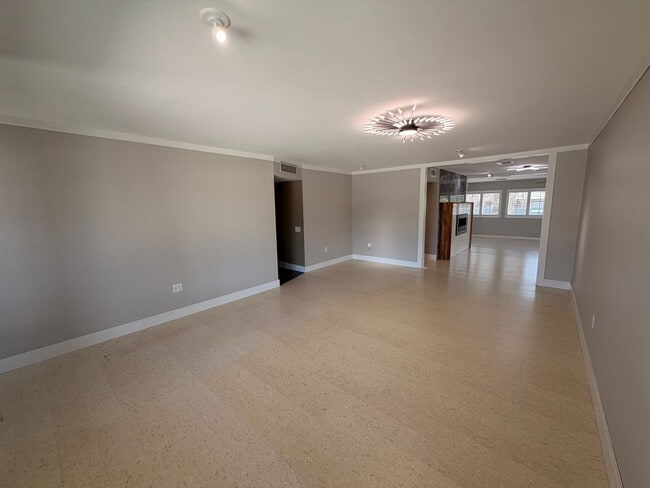 Building Photo - 13139 W Seville Dr