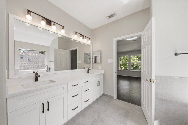 Building Photo - 43 N Abram Cir