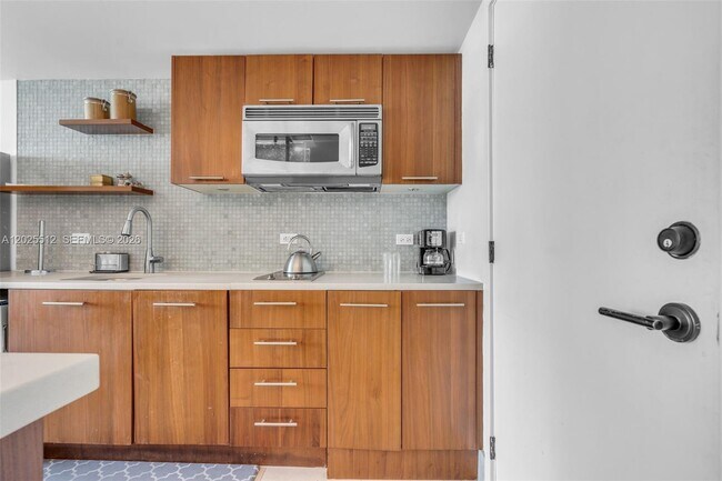 Building Photo - 6801 Collins Ave