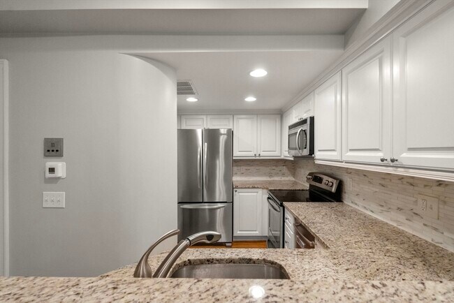 Building Photo - 127 Beacon St