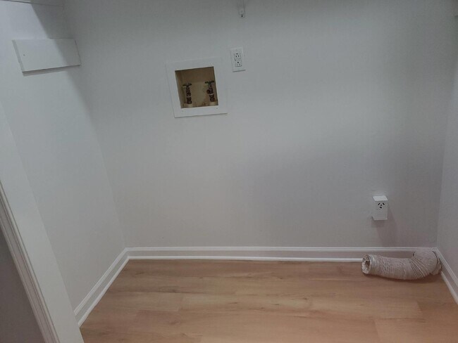 Building Photo - $500 off one month.  Call for details. "Ch...