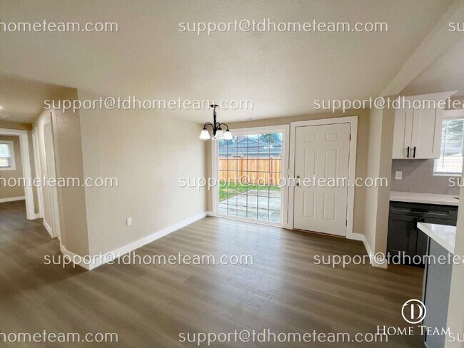 Building Photo - 5215 N 31st St