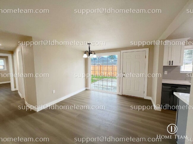 Building Photo - "Charming 4-Bed Haven in Tacoma with Spaci...