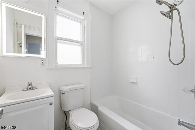 Building Photo - 102 Highland Ave