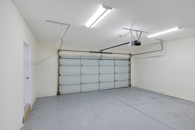 Building Photo - 9168 Eastside Rd