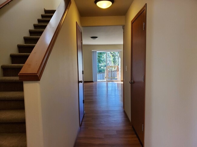 Building Photo - 421 N 3rd Ave SW