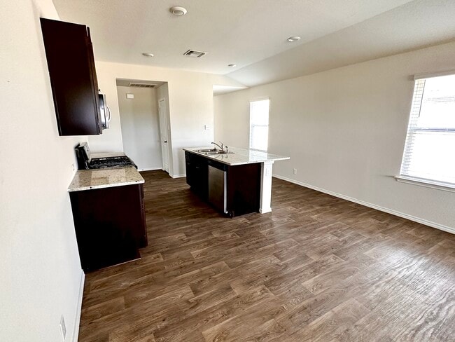 Building Photo - 425 Middle Green Loop