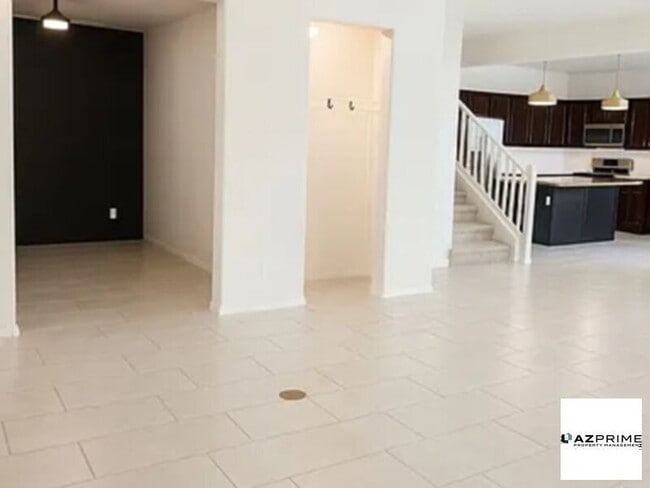 Building Photo - Single Family Residence