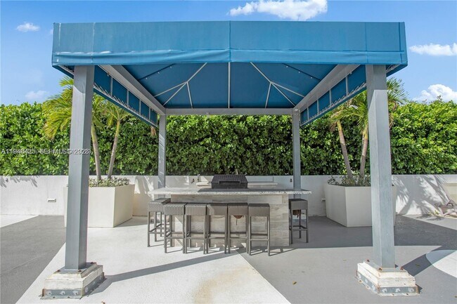 Building Photo - 1871 NW S River Dr