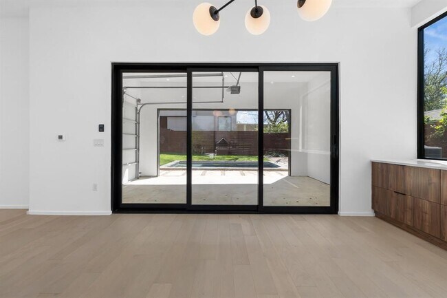 Building Photo - 2411 Winsted Ln