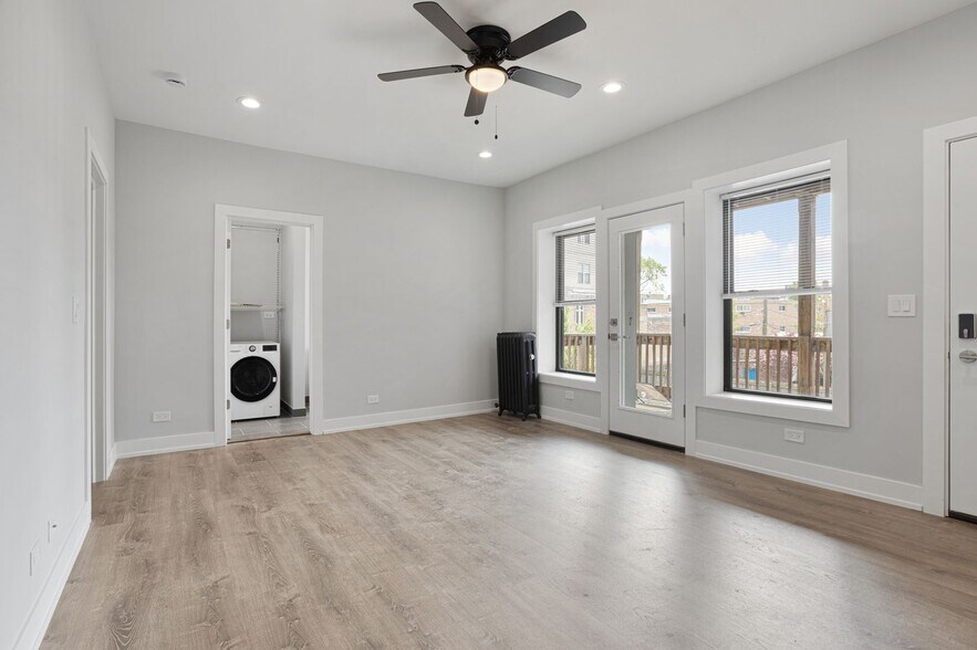 Building Photo - 6917 N Lakewood Ave