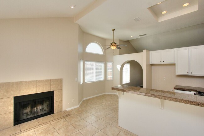 Building Photo - Spacious 3 Bedroom, 2 Bath Home in Beautiful Lake Elsinore!
